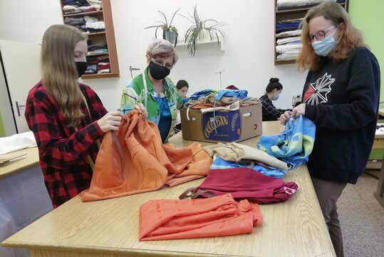 Tříkrálových plášťů není nikdy dost, ale šikovných švadlenek ano