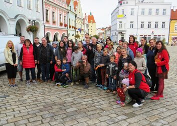 V papučích si na náměstí troufly čtyři desítky příznivců Charity