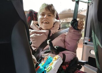 Kristýnka už se vozí v novém autě