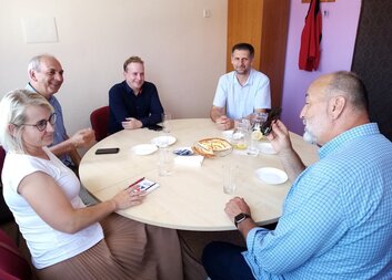 Poslankyně Martina Ochodnická chtěla vědět, jak se na financování našich služeb podílejí obce