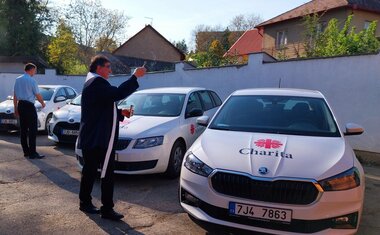 Žehnání charitních automobilů