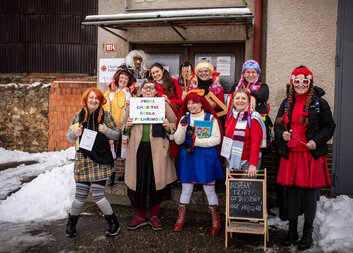 Charitní škola na masopustu v Pelhřimově